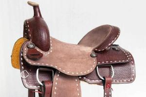 Sillín de caballo de cuero occidental con juego de tachuelas a juego, calidad prémium, de barril de cuero genuino, inglés, de carreras - Product Image 2