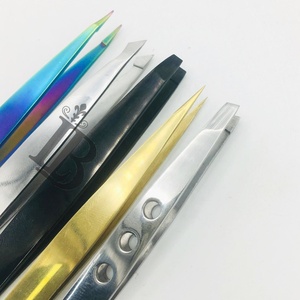 Pinzas para Cejas Recién Llegadas, Disponibles en Dorado, Plateado y Negro, Pinzas con Logotipo Personalizado, Alta Demanda, Mejor Precio - Product Image 5