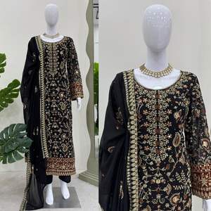 Hechos a mano Faux Georgette Set Hilo Lentejuelas Diamante Acentuado Top Micro Algodón Pantalones y Encaje Bordeado Dupatta - Product Image 5