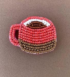 Porte-clés en perles faites à la main en forme de rose rouge : Breloque de sac en crochet Porte-clés en perles faites à la main en forme de rose rouge : Breloque de sac en crochet - Product Image 3