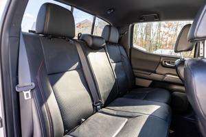 Toyota Tacoma TRD Pro Double Cab 4x4 V6 d'occasion propre, année 2018 - Product Image 4