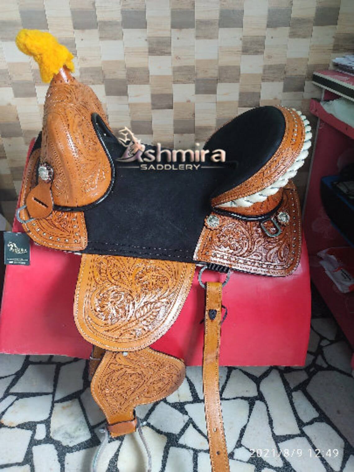 สีน้ำตาลดำ