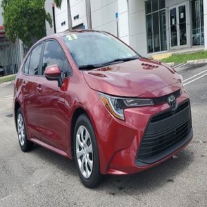 Toyota Corolla LE berline automatique 2023 avec toit ouvrant panoramique en cuir - Product Image 1