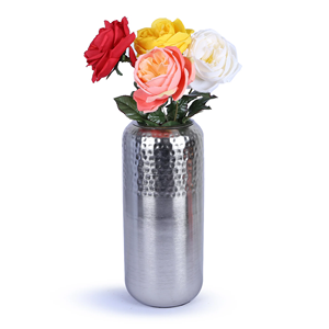 El florero de aluminio eleva la decoración diaria a un nivel realmente especial, garantizando que permane relevante a lo largo de las tendencias cambiantes. - Product Image 1