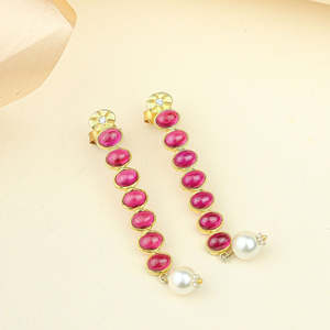 Anokhi ต่างหูมุกทับทิมสีทอง - Product Image 2