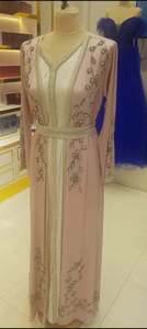 Elegante vestido de caftán crepé de seda marroquí hecho a mano bordado blanco Takchita para mujer tamaño estándar Nikkah caftán para la noche - Product Image 2