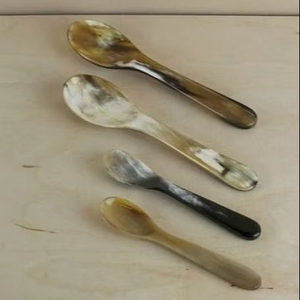 Cuillères en corne naturelle faites à la main avec long manche Excellent design pour café sucre assaisonnement ustensile de cuisine de l'Inde en gros - Product Image 1