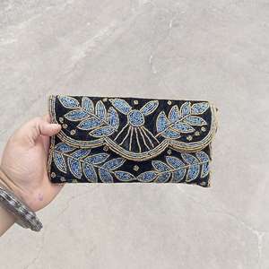 Pochette en velours noir avec perles de verre, motif floral bleu, sac de soirée de mariage, perles à la main, bandoulière tressée, sac rétro, artisanat MS - Product Image 2