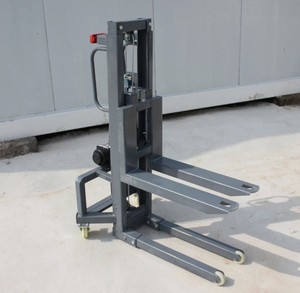 Mini chariot élévateur électrique détachable pour camion, compact, avec mât à deux étages et déplaceur latéral hydraulique pour la manutention des marchandises - Product Image 1