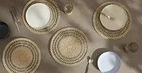 Assiettes de présentation en rotin tressé écologiques jetables en gros, faites à la main en bambou, sûres pour le contact alimentaire, de luxe pour mariage