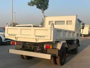 Nuevo Camión Volquete Isuzu NPR 2023, 4 Toneladas, Estándar de Emisiones Euro 6, Chasis de 4 Cilindros, Diésel, Transmisión Manual, Volquete Hidráulico - Product Image 3