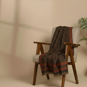 Elegante Chal de Lana Kullu para Mujer, Tejido a Mano con Patrones Clásicos, Suave y Cálido, Transpirable para Todas las Estaciones, Comodidad a Precio de Mercado - Product Image 2