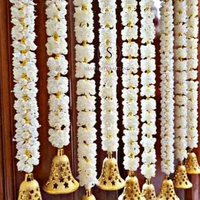 Guirlandes de fleurs artificielles de jasmin blanc et de roses, conçues par des designers, pour les mariages, les fêtes, les festivals, les haldi, les mehndi, la décoration