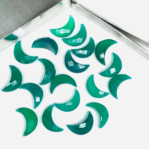 Cuentas de ónix verde Natural talladas a mano Luna Briolette cristal facetado piedra preciosa corte Rosa piedras preciosas sueltas piedras de Material de vidrio a granel - Product Image 1