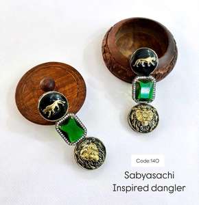 Boucles d'oreilles en perles royales Kundan faites à la main pour femmes Jhumkas avec Meenakari Detailing Shop d'Inde - Product Image 2