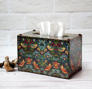 Una caja de pañuelos única diseñada para parecerse a un contenedor de envío, completa con marcas industriales y un gráfico de velero - Product Image 3