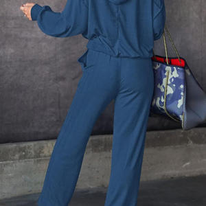 OEM de survêtement pour femmes conçu sur mesure avec un style respirant en tissu doux et des options d'impression de marque de distributeur - Product Image 2