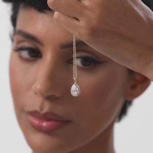Collier élégant fait main en or 14 carats avec diamant de laboratoire en forme de poire serti halo, 1,25 ct E-F VS, cadeau de mariage ou d'anniversaire - Product Image 2
