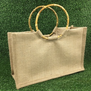 Vente en gros de fourre-tout rond en bois/bambou avec logo personnalisé poignée écologique en toile de jute sac de plage fourre-tout - Product Image 5