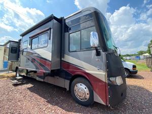 COMPRE un Winnebago A-d-v-e-n-t-u-r-e-r 37F usado del 2014, listo para vender - Product Image 3