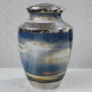 Urne de crémation métallique en aluminium chic avec conception de bandes antiques utilisée pour garder les cendres des humains en toute sécurité - Product Image 3