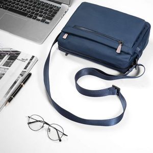 Bolsa de gimnasio de lona de viaje con logotipo personalizado unisex, patrón geométrico, entrenamiento deportivo, Fútbol para hombres y mujeres - Product Image 5