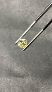 หินแทนซาไนต์ทรงสี่เหลี่ยมสีธรรมชาติขนาด6มม. ได้รับการรับรองว่าเป็น zoisite 1.29กะรัต Loupe Clean - Product Image 3