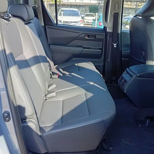 Camioneta Hilux Diésel Turbo Usada 2024-2025, Tracción 4x4, Automática, Asientos de Cuero Oscuro, Neumáticos R18, 4L, Techo Metálico con Ventana Solar Izquierda - Product Image 2