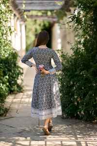 Vestido Ikat Haima Tejido a Mano, Largo hasta la Pantorrilla, Estilo Bohemio, Gris Blanco, Algodón Puro, Informal, para Uso Diario - Product Image 3