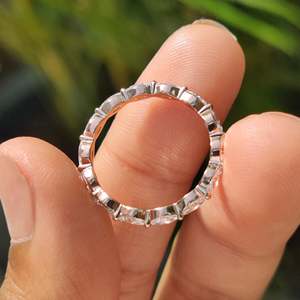 Anillo de Eternidad con Diamantes Marquise, Estilo de Puntas Compartidas, Joyería de Lujo - Product Image 6