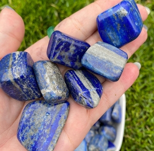 Pierres de Lapis Lazuli polies et roulées, pierres précieuses naturelles, cristaux de forme libre pour la décoration intérieure, la guérison par le Feng Shui et les spécimens. - Product Image 4