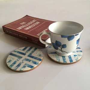 แผ่นรองแก้วชา กาแฟ ทรงกลม ดีไซน์คลาสสิก เป็นมิตรกับสิ่งแวดล้อม ผลิตจากเรซิ่น สำหรับใช้ในบ้าน โรงแรม ราคาประหยัด งานฝีมือจากอินเดีย - Product Image 3