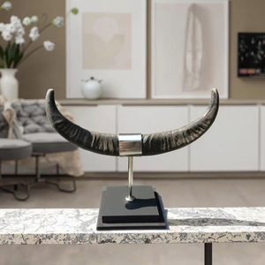 Sculpture décorative électrique en corne de buffle avec support en acier, pièce d'accent unique de style moderne et rustique pour les mariages et les maisons - Product Image 1