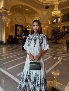 Abito Midi Elegante Plissettato in Cotone Traspirante, Prodotto in Turchia, con Collo Quadrato e Senza Maniche, Vestibilità Aderente, Vita Naturale, Ideale per l'Ufficio - Vendita all'Ingrosso - Product Image 2