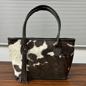 Sacs à main pour femmes de créateurs, fabriqués à la main en cuir de vachette de qualité supérieure, avec poils, faits à la main - Product Image 4