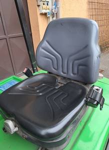 Chariot élévateur électrique Cesab BLITZ 316 d'occasion, capacité 316 tonnes, hauteur de levage 1,6 m, batterie plomb-acide, transmission intégrale, pneus pleins, hydraulique latéral - Product Image 4