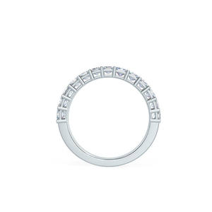 แหวนแต่งงานเพชรพลอยสีเขียวมรกตทรงเหลี่ยมแบบ Platinum Timeless ผลิตในห้องปฏิบัติการ ชุดครึ่งวง สำหรับงานแต่งงาน ขายส่งและขายปลีกจากผู้ผลิต OEM - Product Image 2