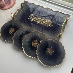 Posavasos de resina epoxi inspirados en geodas con acabado dorado metálico Posavasos artesanales de lujo con pan de oro y detalles de cristal - Product Image 4