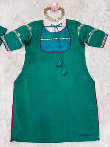 Dernier costume de créateur Sharara Tissu crêpe naturel avec paillettes et fil Vêtements de soirée élégants Dupatta pour femmes - Product Image 3