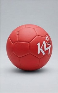 Ballon de football d'entraînement en TPU rouge durable et léger pour les matchs et les entraînements en extérieur, avec logo personnalisé, équipement d'entraînement - Product Image 2