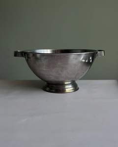 Bol de service en acier inoxydable conçu pour correspondre à d'autres ustensiles de cuisine en acier inoxydable pour une présentation à manger professionnelle - Product Image 2