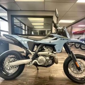 Moto tout-terrain Suzuki DR-Z4SM à vendre - Product Image 2