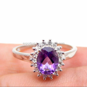 Anillo de Compromiso y Boda Clásico de Plata de Ley 925 con Gema de Cuarzo Amatista de 1.46ct para Mujer - Product Image 1