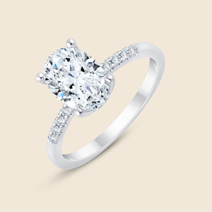 Bague ovale en or massif 14 carats à facettes avec micro-diamants et 1 diamant ovale de laboratoire de 2,00 carats F+-VS, idéale pour les occasions festives - Product Image 1