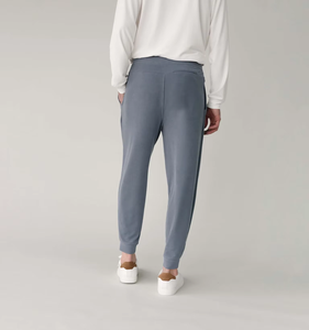 Pantalons de survêtement en nylon léger pour hommes, à taille élastique et avec détails de passepoil, vente en gros - Product Image 5