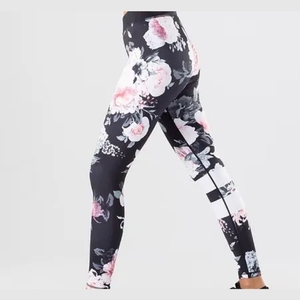 Leggings de yoga fitness pour femmes, confortables, entièrement en polyester, leggings de yoga personnalisés, leggings de sublimation personnalisés pour femmes - Product Image 5