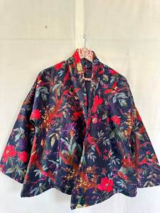 Chaqueta corta de terciopelo de algodón con estampado floral Kimono Bata con cinturón Bata de invierno Atuendo perfecto para ropa de invierno - Product Image 5