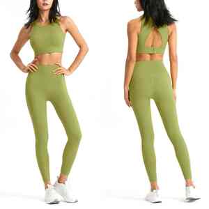 Ensemble de yoga pour femmes personnalisé, tissu en spandex/polyester solide et flexible pour les routines de fitness, respirant, séchage rapide, confort à long terme - Product Image 1
