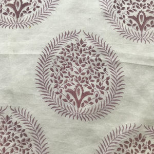 Tela de Algodón Estampada a Mano con Diseño Floral Tradicional Indio Mughal, Textil Teñido Naturalmente - Product Image 1