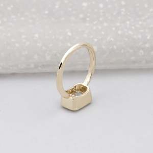 Bague de fiançailles en émeraude taillée en diamant cultivé en laboratoire East West, certifiée IGI, bijoux de mariage élégants - Product Image 5